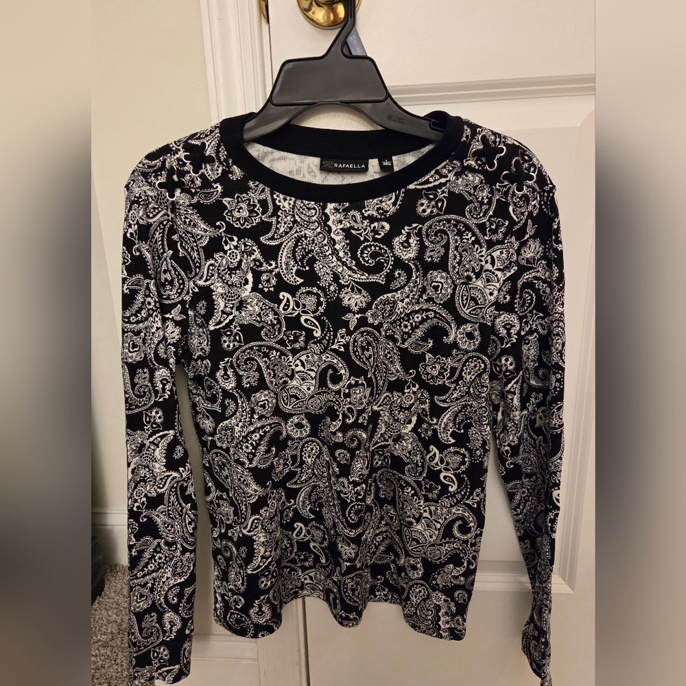 Rafaella lBlack and White Paisley Long Sleeve Top